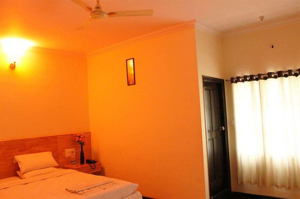 Oyo 1900 Hotel Olive Residency Майсур Экстерьер фото